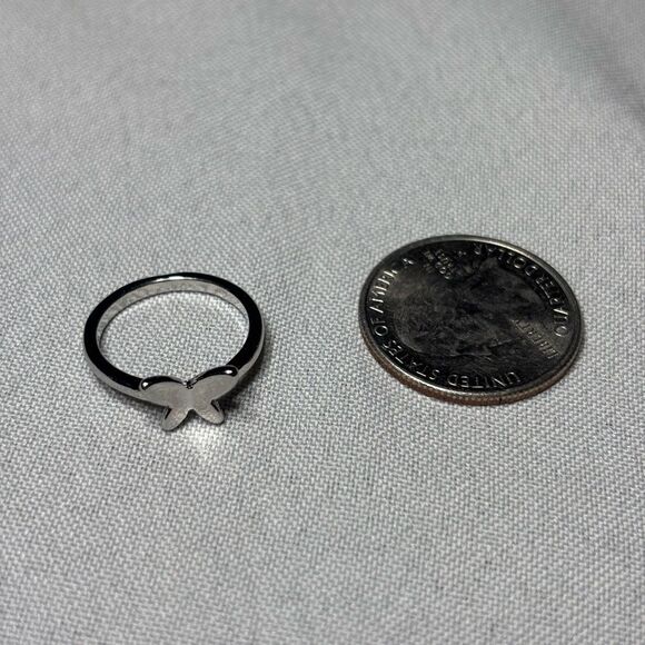 New! Butterfly Silver Tone Ring Size 5 Costume Jewelry Hypoallergenic - Picture 4 of 5